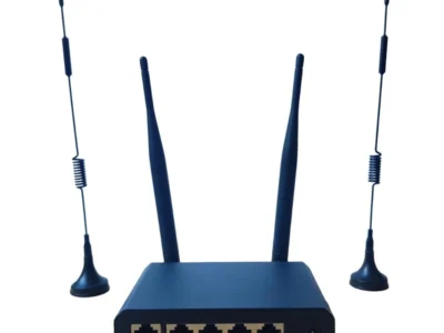 4G LTE ipari router négy antennával és LAN-portokkal az RTK-korrekcióhoz a traktorban