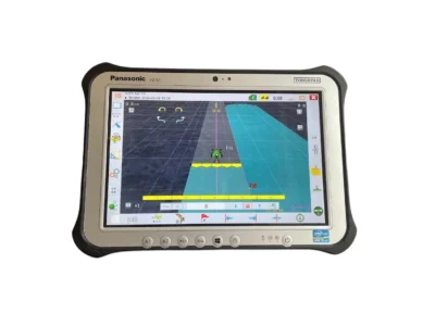 AgOpenGPS navigációs képernyőt mutató Panasonic Toughpad FZ-G1 tablet