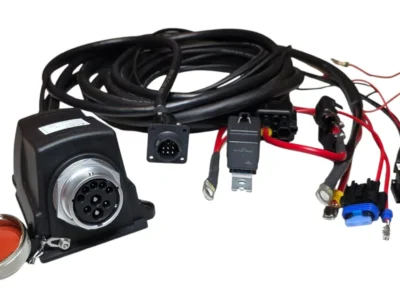 ISOBUS traktorkábel relés leválasztással, biztosítéktartókkal és csatlakozókkal